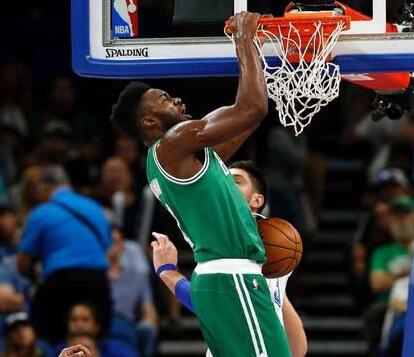 世界杯分组阿根廷好签 梅西超越克洛泽成历史射手王稳了 仅差3球（阿根廷世界杯签运上佳 梅西仅差3球有望超越克洛泽登顶历史射手王）