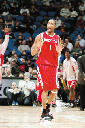 火力不够！斯玛特一人8记三分，其余湖人球员一共8记（火力不济！斯玛特轰进8记三分，湖人其余球员合计仅8记）