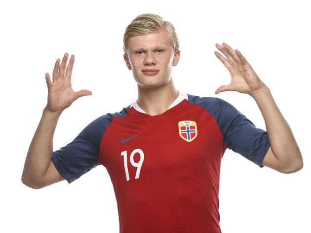 2025巴甲36轮：拉扬双响斩落大红，内马尔经典传射擒狮（2025巴甲第36轮：拉扬梅开二度击退大红，内马尔传射建功驯狮）