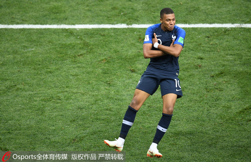 约基奇生涯3次100%命中率砍25+，历史上仅张伯伦更多（约基奇三度以100%命中率拿下25+，历史仅次张伯伦）