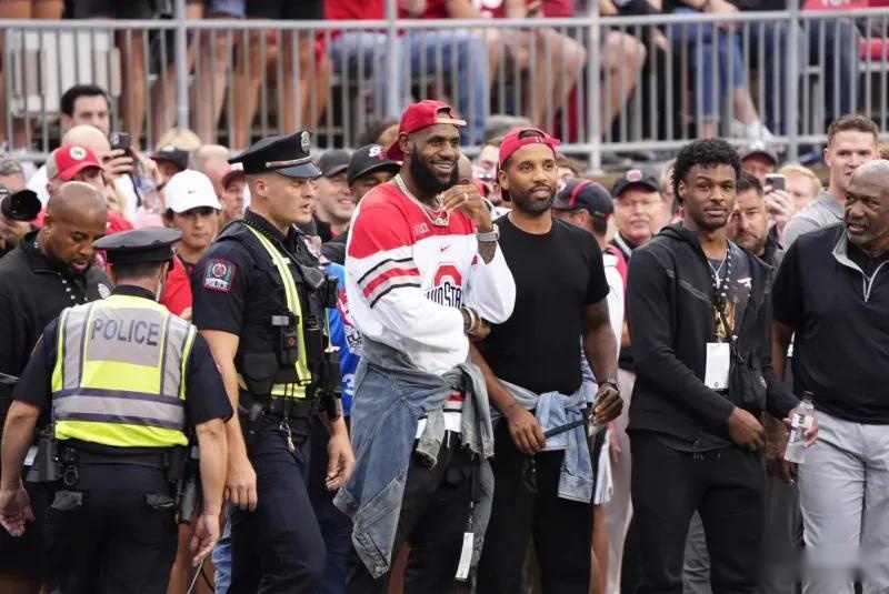 川普狂喜，乡下人乐队将在世界杯抽签仪式结束后表演《YMCA》（特朗普大喜：Village People将于世界杯抽签仪式后演唱《YMCA）