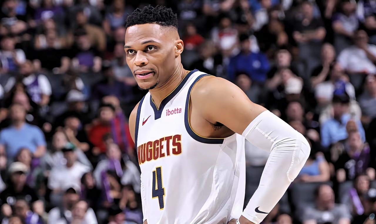 世体：安东尼脚踝遭遇轻微扭伤，但预计可对阵巴萨（世体：安东尼脚踝轻度扭伤，预计仍可出战巴萨）