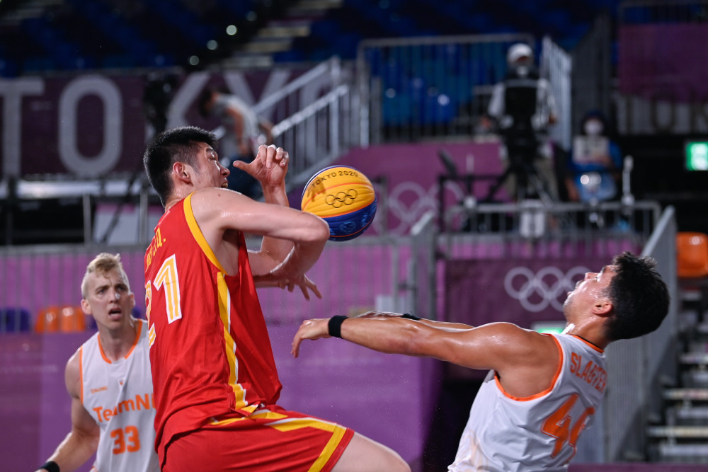 库珀·弗拉格进攻不稳定，投篮准度不足，体能和三分球需提升。（库珀·弗拉格进攻起伏大，投射稳定性欠佳，体能与三分有待提升）