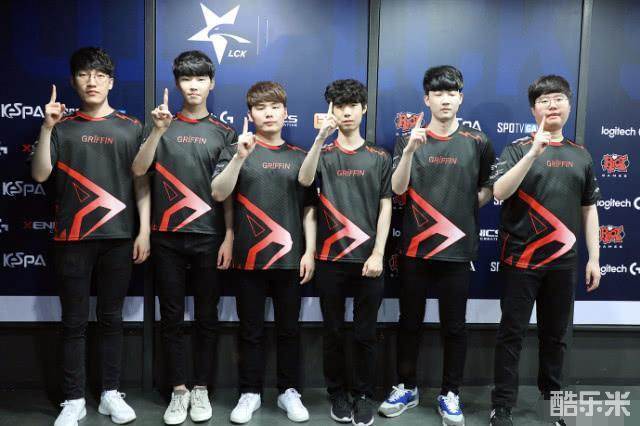 的中锋送上 的中锋送上